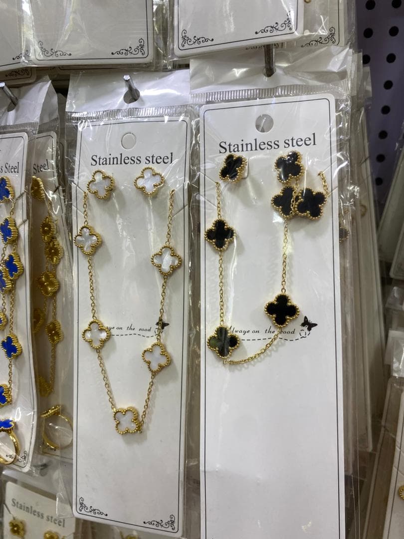 Parure Trèfle Or & Noir : Le Luxe Qui Ne Noircit Pas